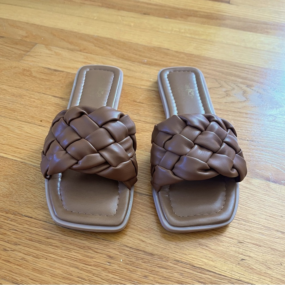 Coach and Four Spira Sandal, Brown, Size 6.5